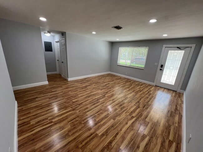 Photo - 9417 SW 52nd St