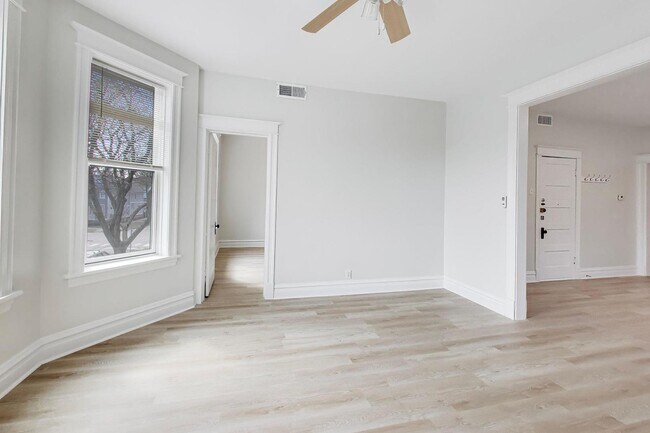 Photo - 1646 W Byron St