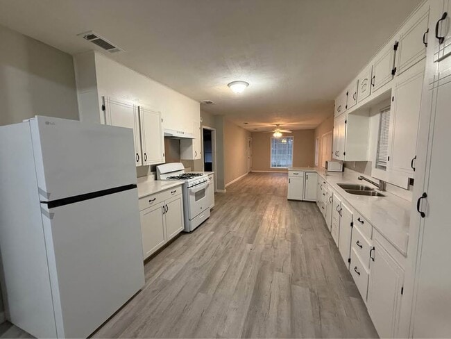 Photo - 3 Bedroom 1 Bathroom Home for Rent