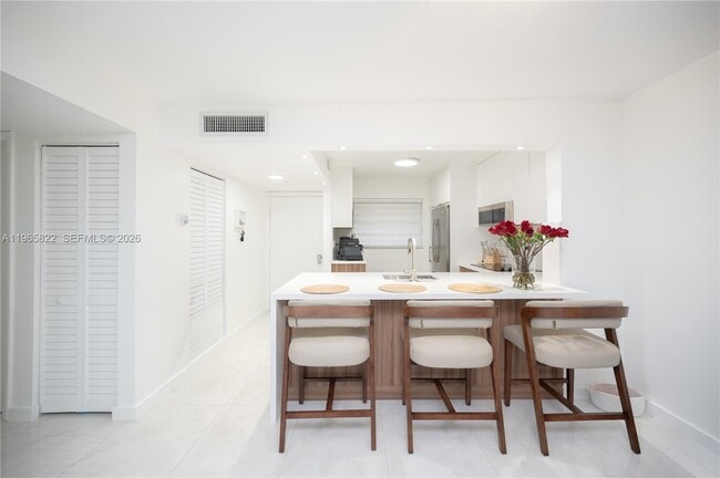 Building Photo - 10875 SW 112th Ave Unit 204