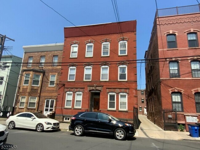 Photo - 127 Union St Unit 3R