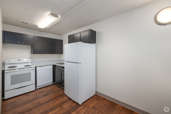 1BR, 1BA - 384SF