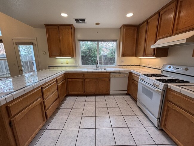 Photo - 3 Bed 2.5  Bath House in South Davis