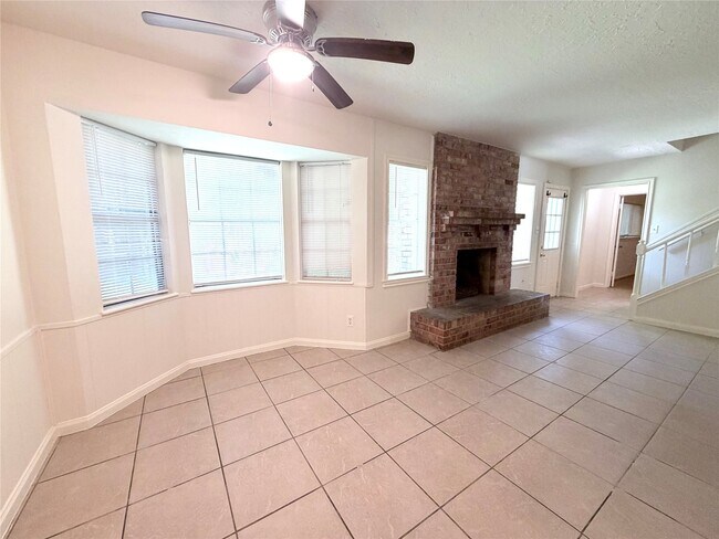 9706 Crestdale Cir