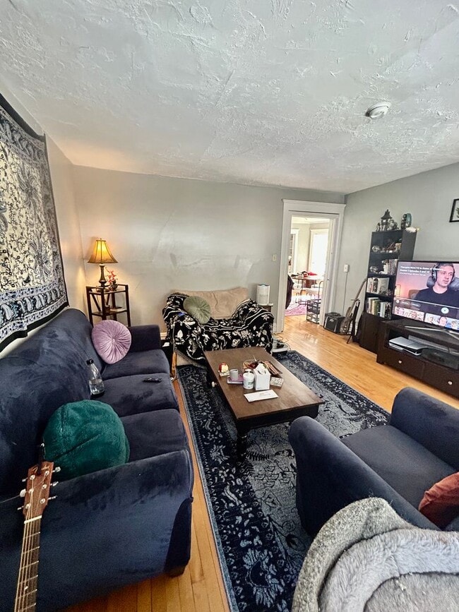 Photo - 1122 E 5th St Unit Upper