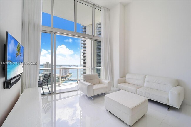 Photo - 475 Brickell Ave Unidad 2807
