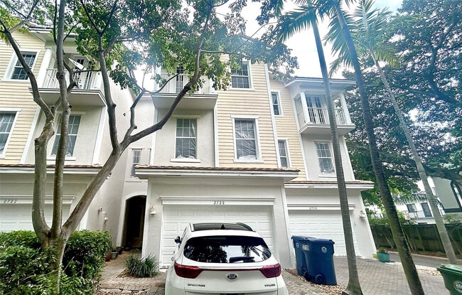 Photo - 2720 NE 9th Ave