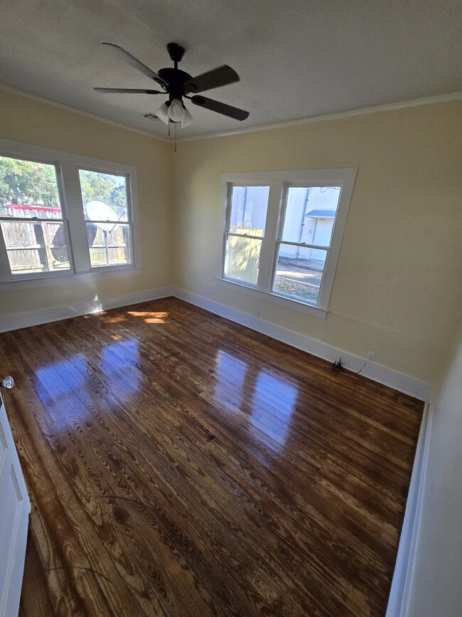 Photo - 116 Albert St