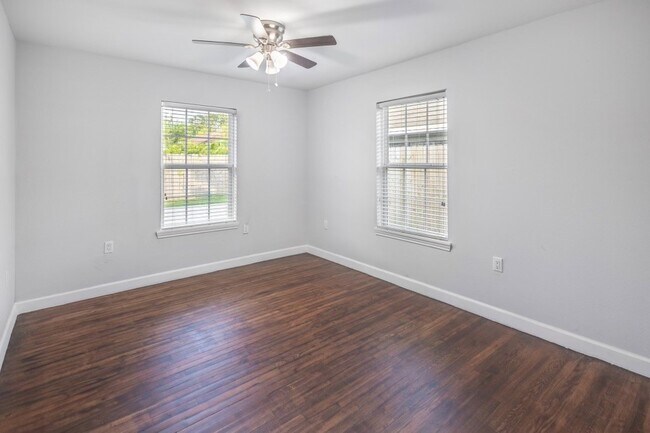 Photo - 3234 Berry St