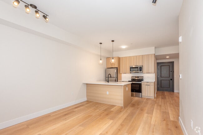1BR, 1BA - 731SF - Living Room