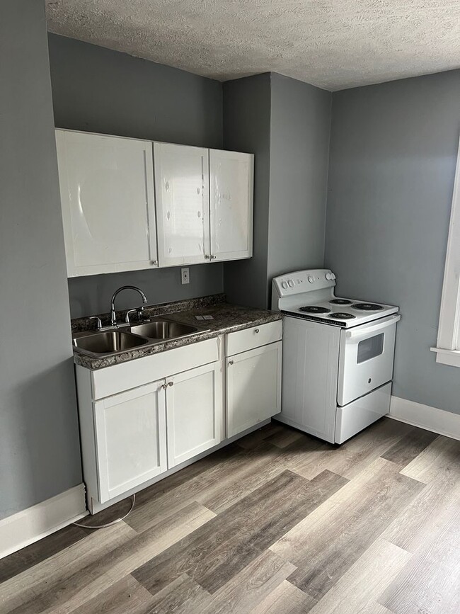 Photo - 3 Bed / 1.5 Bath Updated Home with Off-Street Parking!