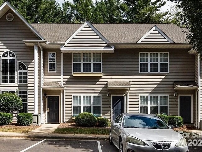 Building Photo - 1265 E Woodlawn Rd