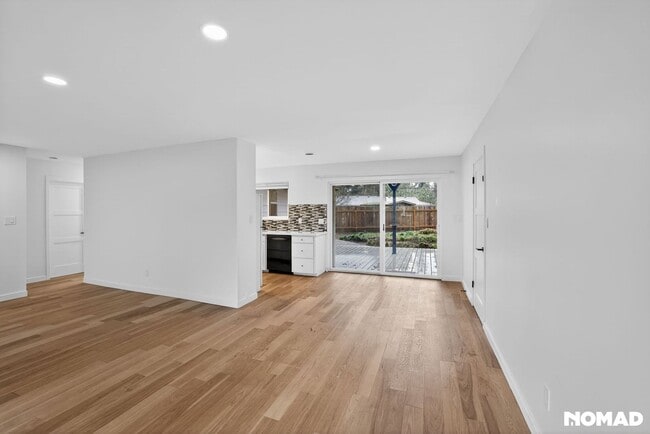 Photo - 375 SW Devon Ln