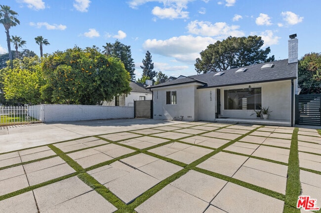 Building Photo - 15153 La Maida St Rental