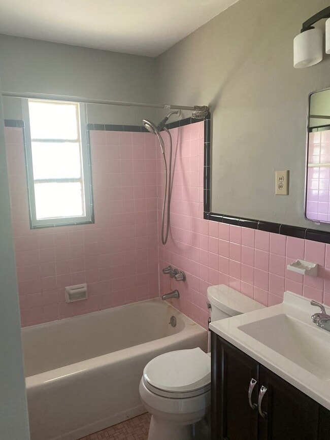 Building Photo - 4 Bedroom 1.5 Bath Rental