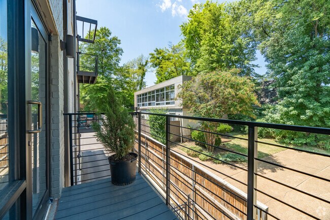 Studio - 650SF - Balcony
