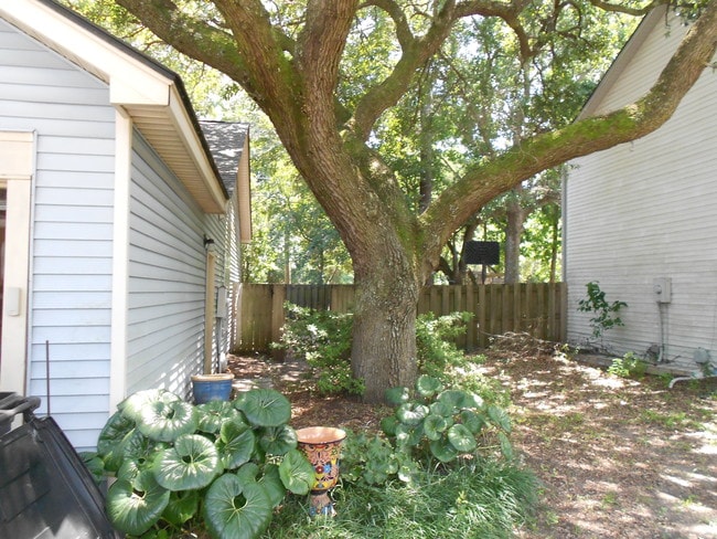 3 Bedroom 2 Bath House for Rent in Quail Hollow in Mt Pleasant. Lots of Upgrades. 3 Miles to IOP