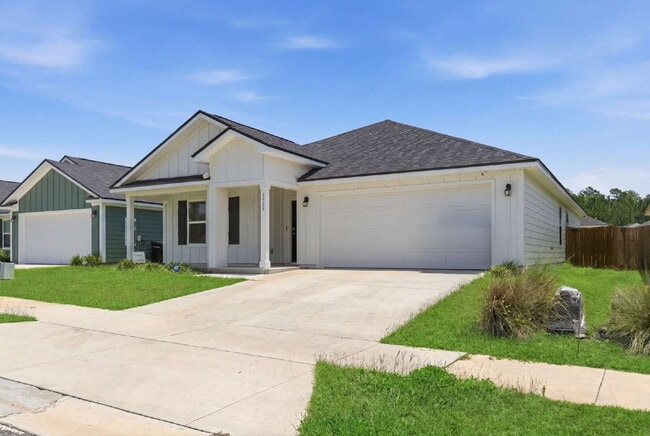 Building Photo - Huge 4 bedroom 2 bathroom home in Southwood