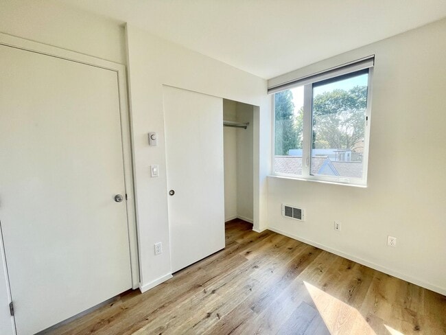 Photo - Spacious Modern Townhome in UD!!