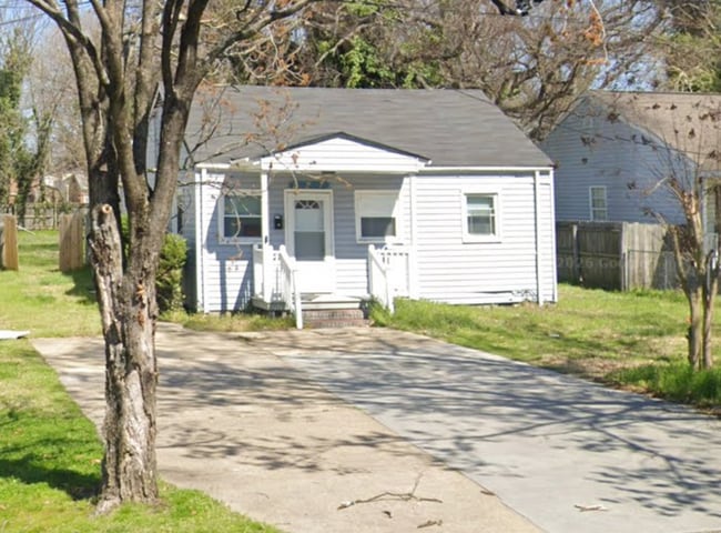 Building Photo - 227 Settlers Landing Rd