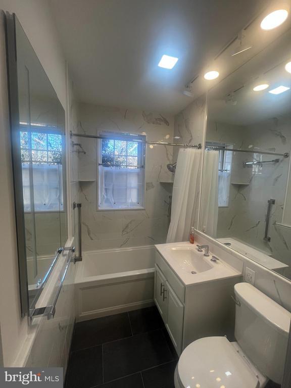 Photo - 715 S Washington St