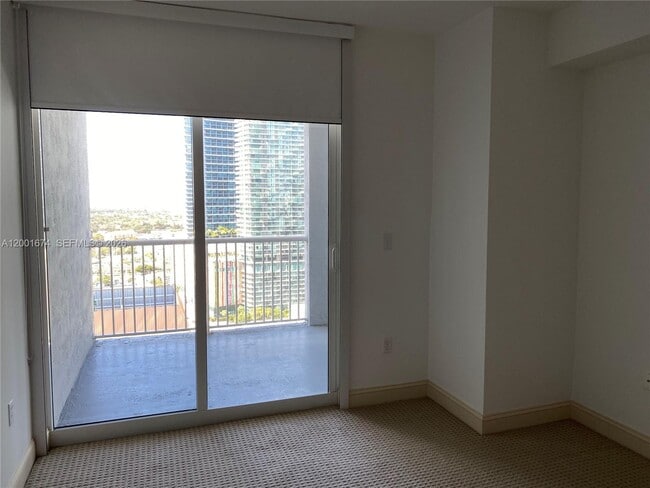 Photo - 170 SE 14th St Unidad 2807