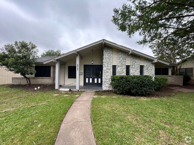 Building Photo - Interested in this home? You clearly have ...