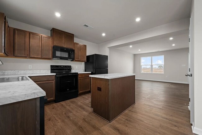 1018 Cambria Ln