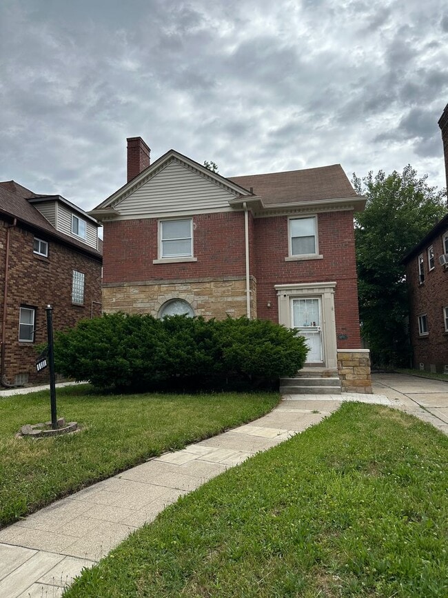 Building Photo - Lovely Westside Home COMING SOON