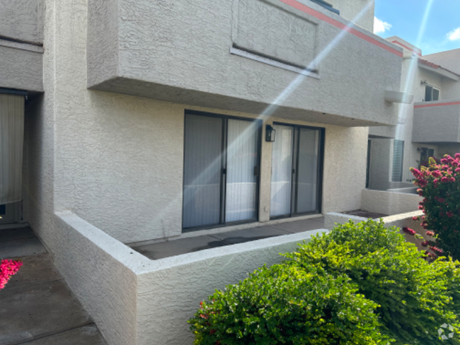 Building Photo - 985 N Granite Reef Rd Rental