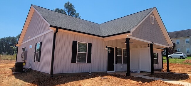 Building Photo - 905 W Chestnut Ext Unit A