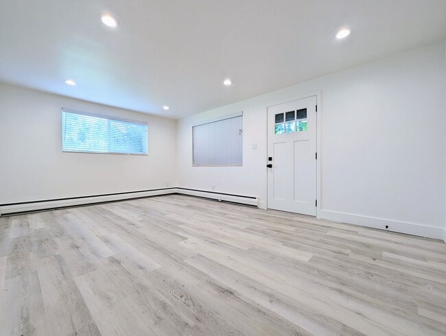 Photo - Beautiful, remodeled 1 bedroom apartment in the heart of sugarhouse. Unidad B