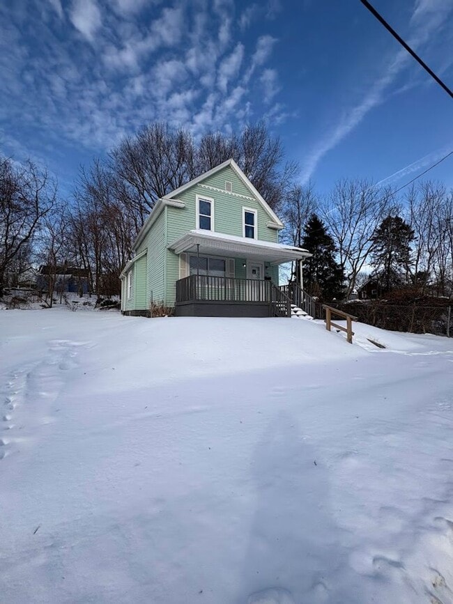 Photo - Three bedroom one bathroom home for rent