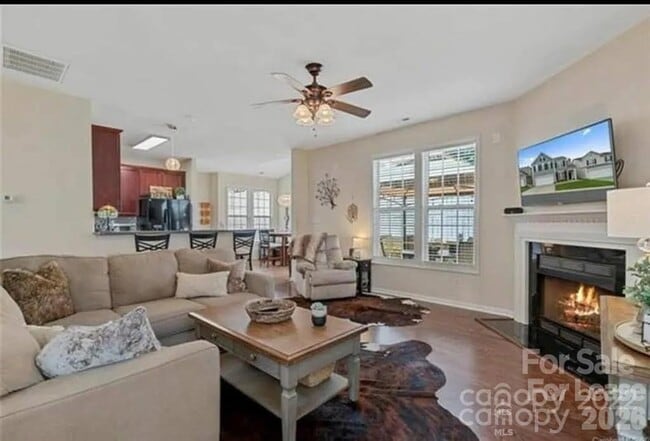 Photo - 8144 Haviland Ln