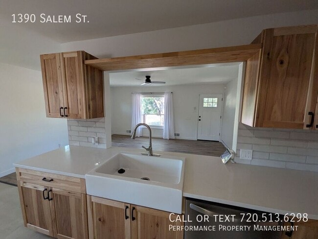Photo - 1390 Salem St