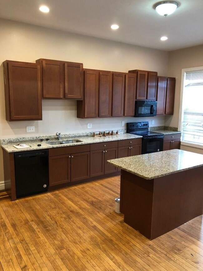 Photo - 955 N 17th St