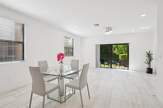 Photo - 180 SE 5th Ct