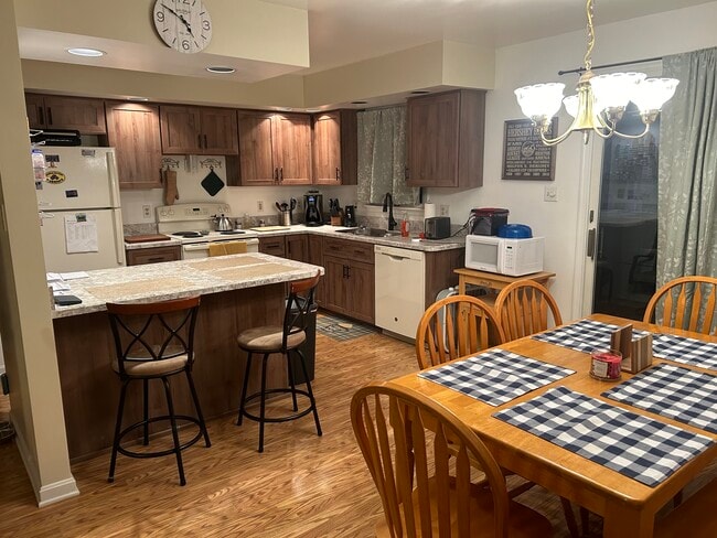 Photo - 28 Garland Ct