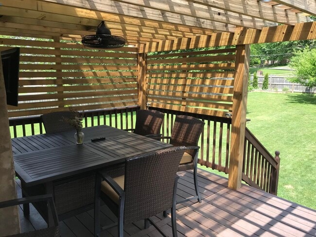 Photo - 1104 Chinoe Rd