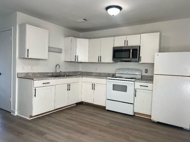 Photo - 3456 Macklen Rd