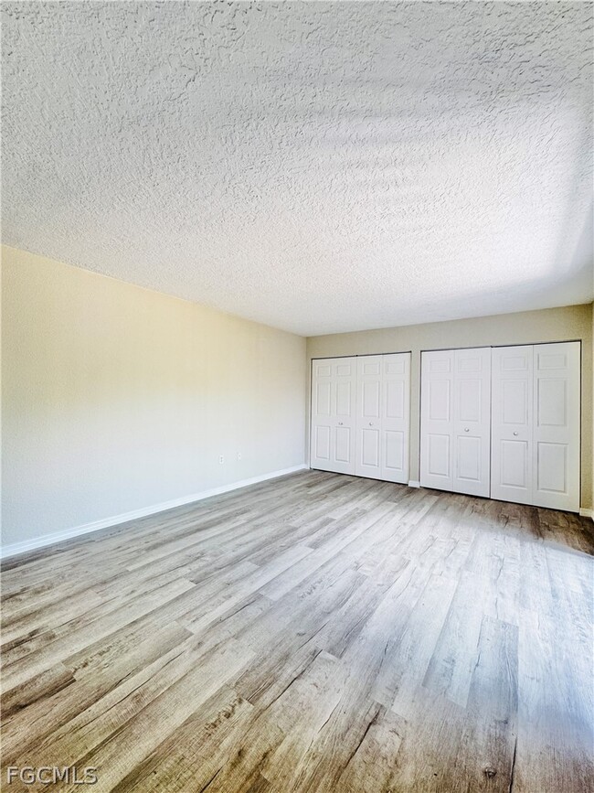 Building Photo - 5205 Cedarbend Dr