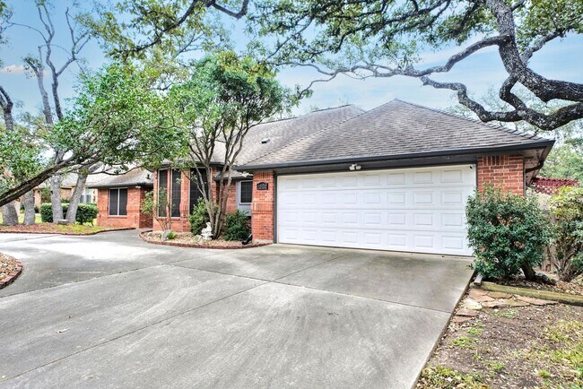 Photo - Executive Home in Greenshire with Luxurious Updates and Spacious Outdoor Living - Agent Commissio...
