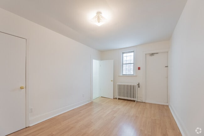 1BR, 1BA - 620SF - Bedroom