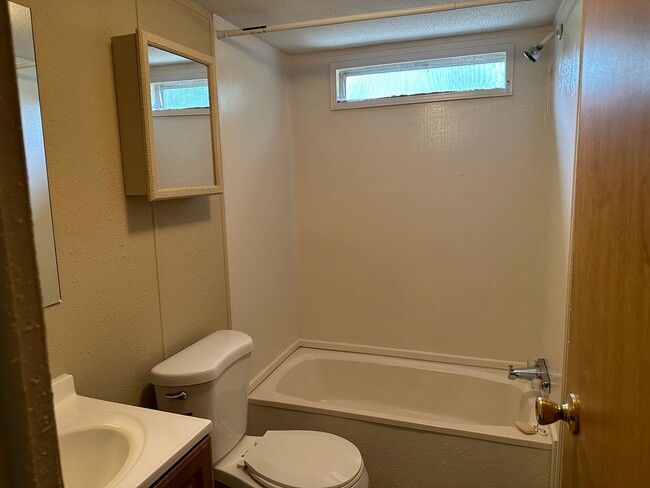 Photo - Well Maintained 2/2 home with fence enclosed