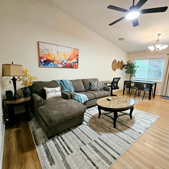 Photo - 5631 Acclamation St E