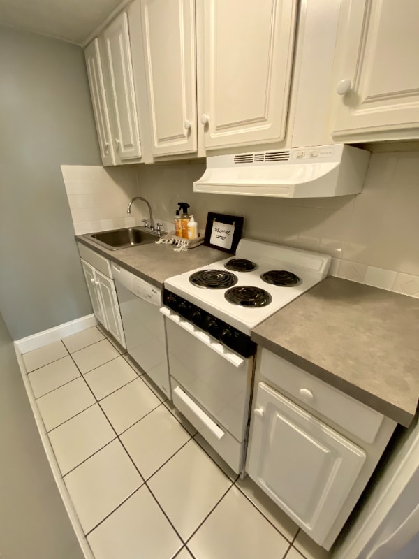 Building Photo - 1862 Beacon St