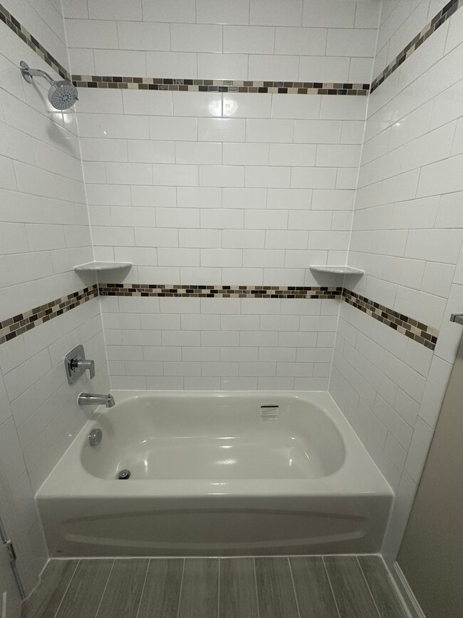 Building Photo - 516 S Park St Unit 2 floor