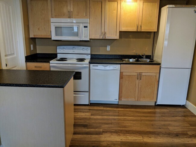 Photo - 860-105 105 Ave