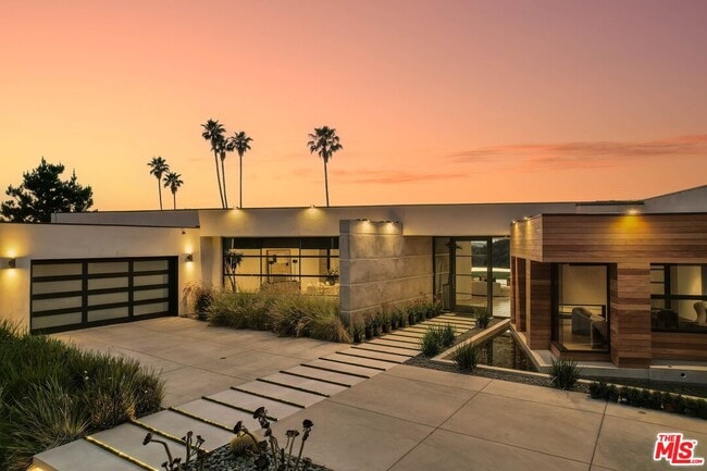 Photo - 455 Castle Pl