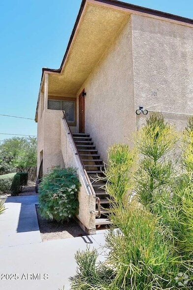 Building Photo - 532 W 9th St Unit 201 Rental